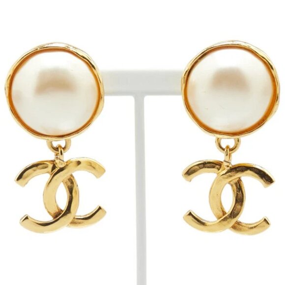 CHANEL CC Logos Pearl Dangle Drop Clip-On Earrings Gold Tone 94A w/Box #5986 - Picture 1 of 5